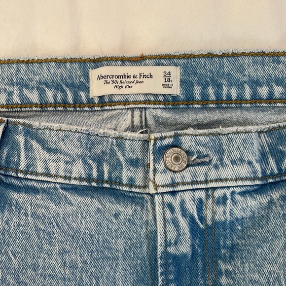 Abercrombie High Rise 90s Relaxed Jean Light - 34W Short - Picture 9 of 14